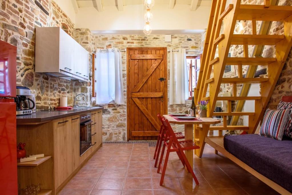 Apartamento Lavrio Stone House 5 Min From The Centre/Port Exterior foto